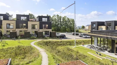 Kom og bliv en del af stærkt og grønt naboskab - og bo samtidigt tæt på skov, skole og Letbane Kom og bliv en del af stærkt og grønt naboskab - og bo samtidigt tæt på skov, skole og Letbane